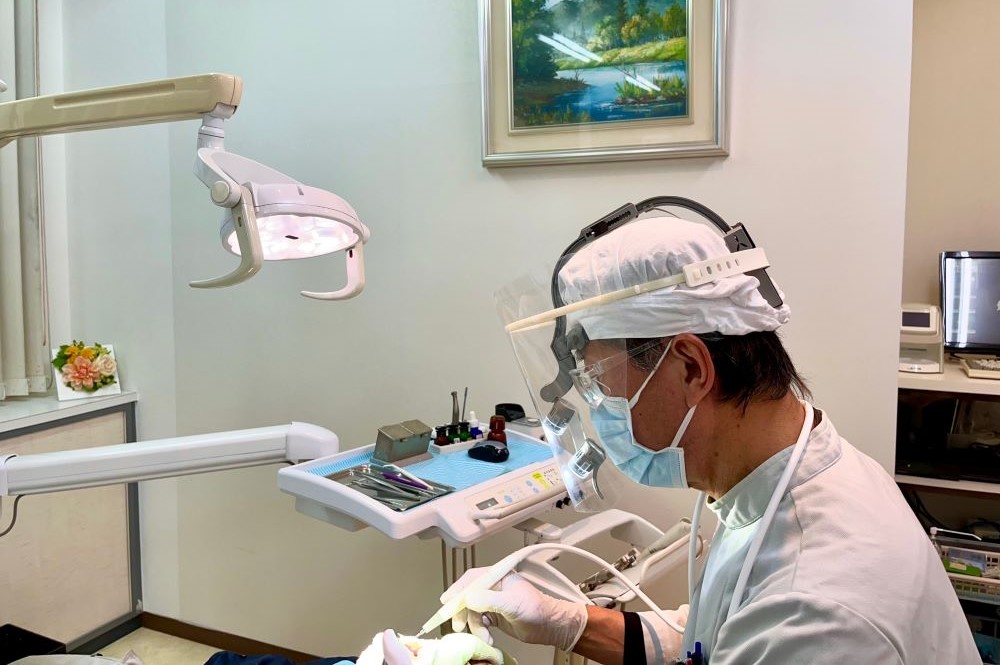 できるだけ歯を削らず残すMI治療を推進する院長