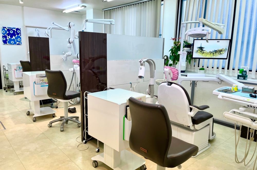 清潔でプライバシーに配慮したヒグチ歯科クリニックの診療室