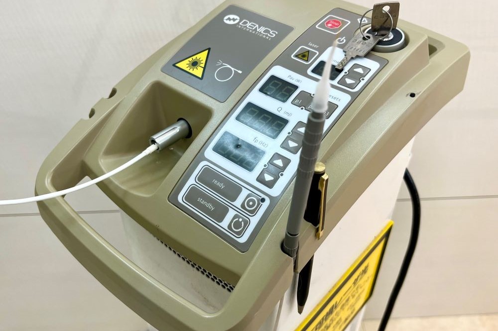 歯周病や口内炎治療に使うND-YAG（ネオジウムヤグ）レーザー機器